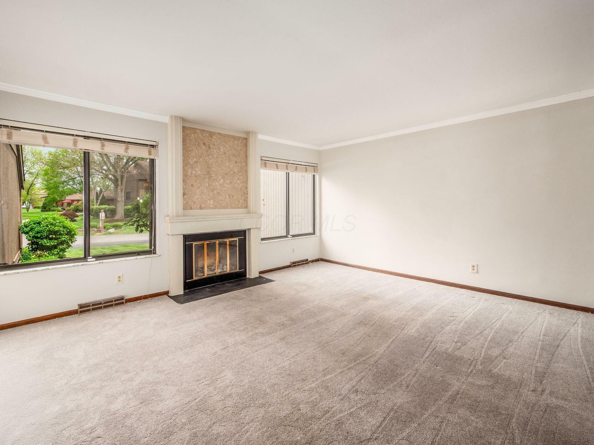 Property Photo: 2089 Brookhurst Avenue OH 43229