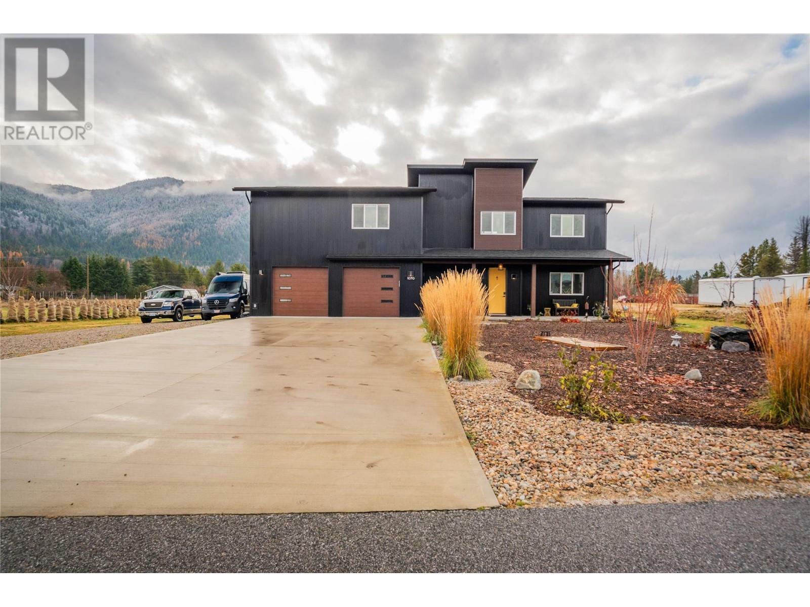 1070 Elkview Road  Castlegar BC V1N 4L5 photo