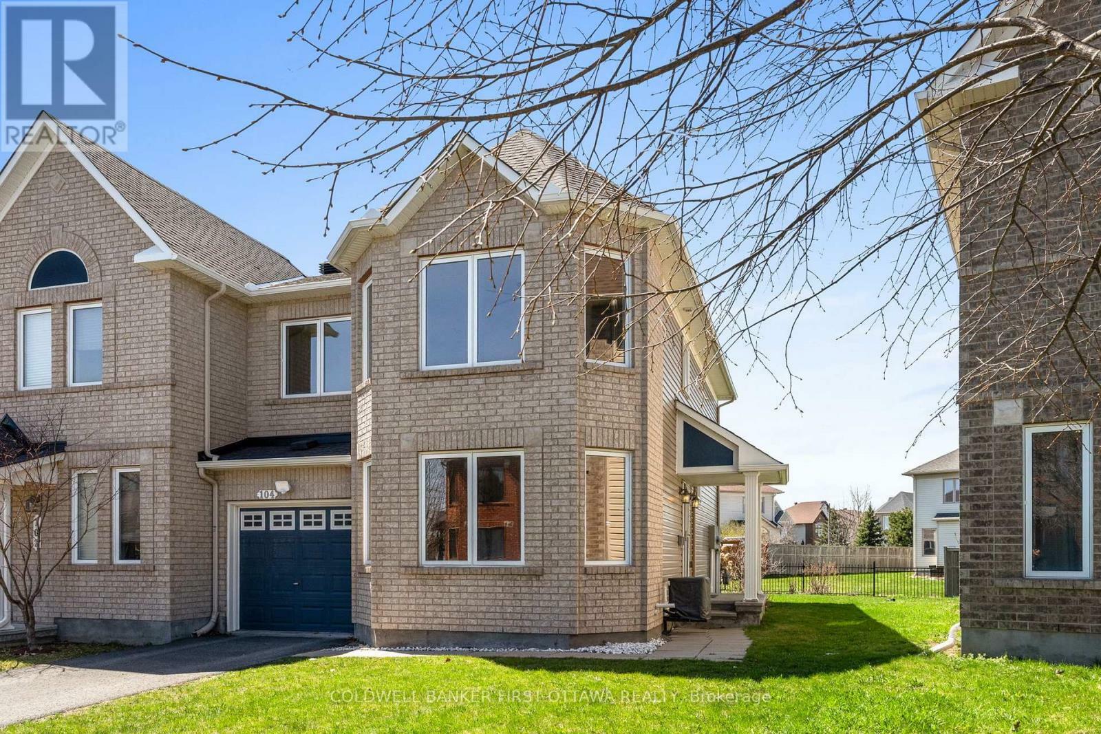 Photo de la propriété: 104 Dunforest Terrace ON K2J 3T6
