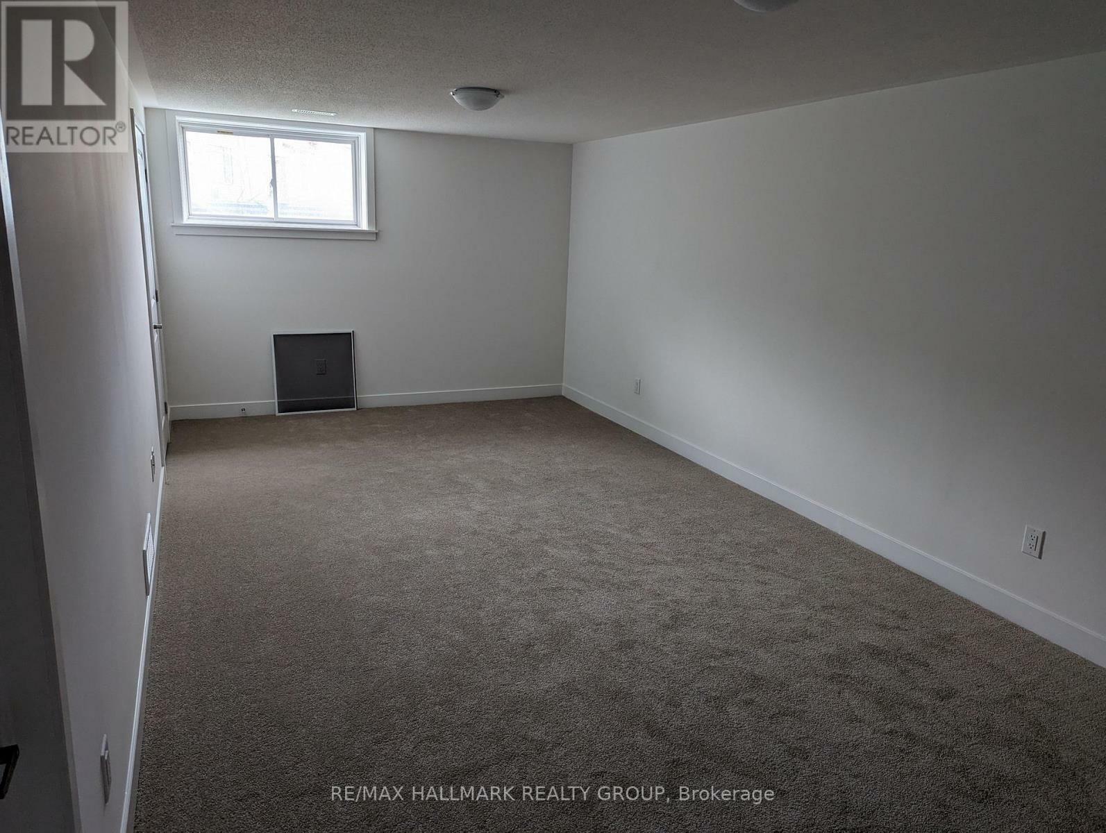 Photo de la propriété: 262 Darjeeling Avenue ON K2J 6Z1