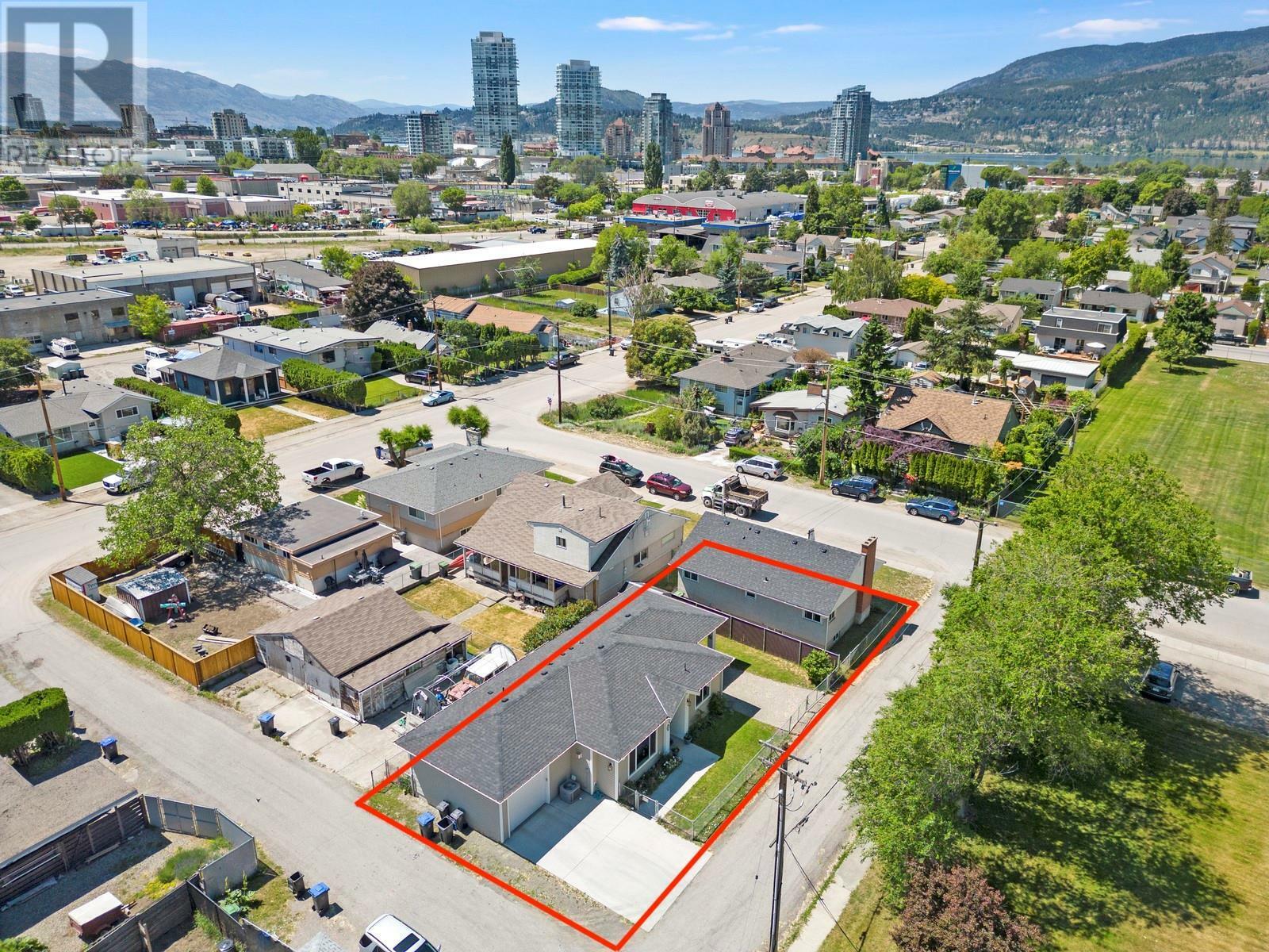 Photo de la propriété: 875-877 Jones Street BC V1Y 2S6