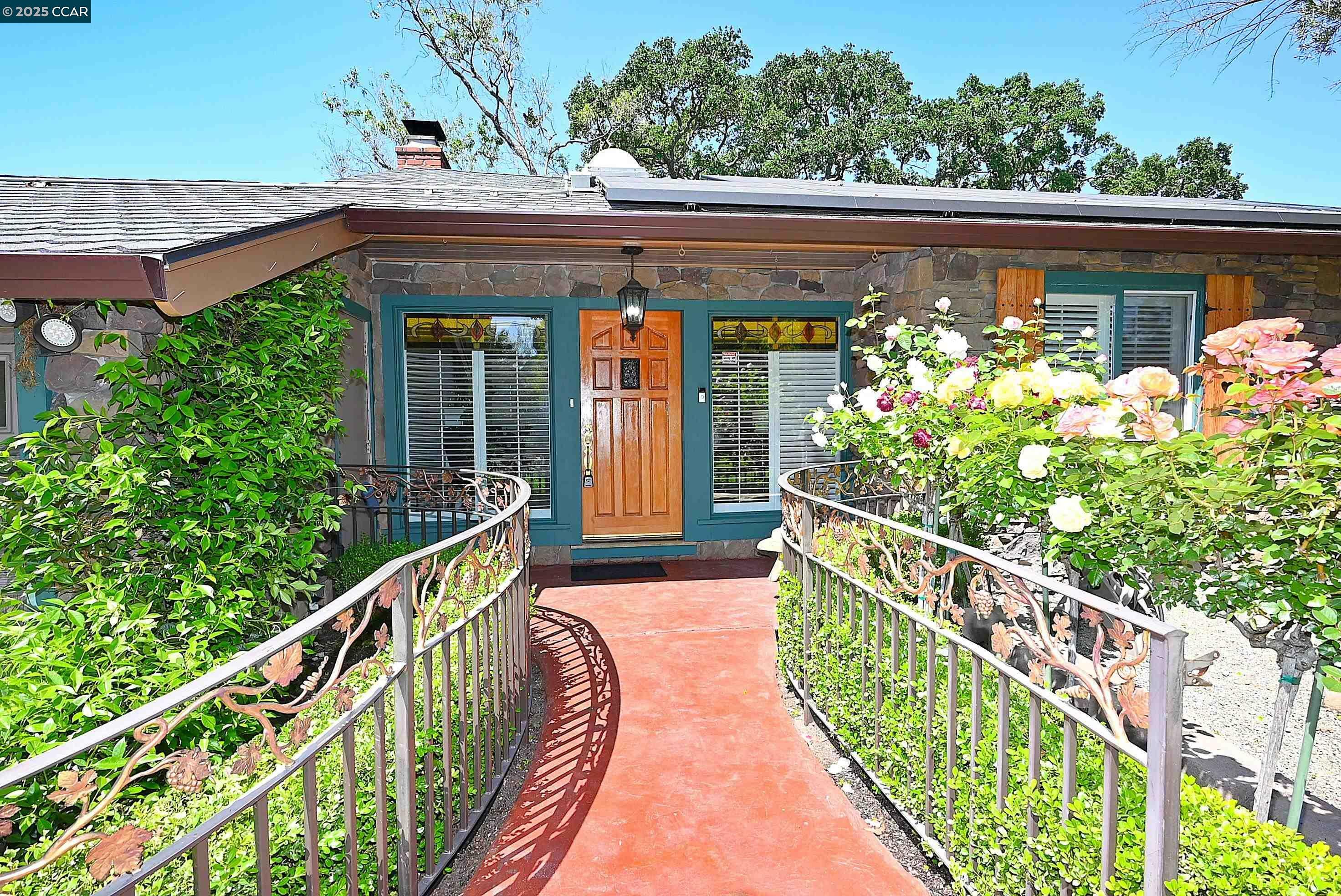Property Photo: 273 Oak Park Ln CA 94523