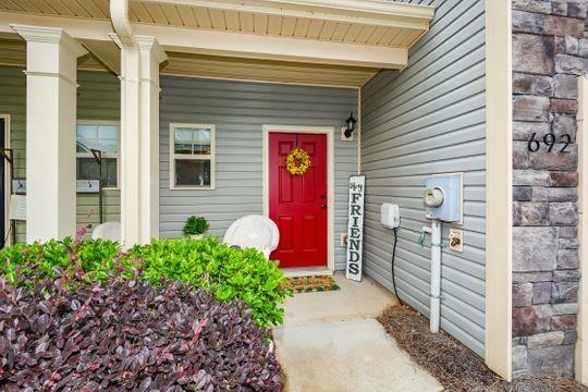 Property Photo: 692 Oakside Place GA 30102