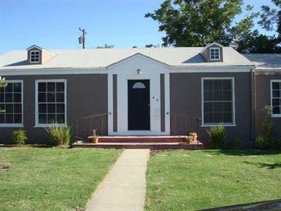 Property Photo:  45 E Sussex Way  CA 93704 