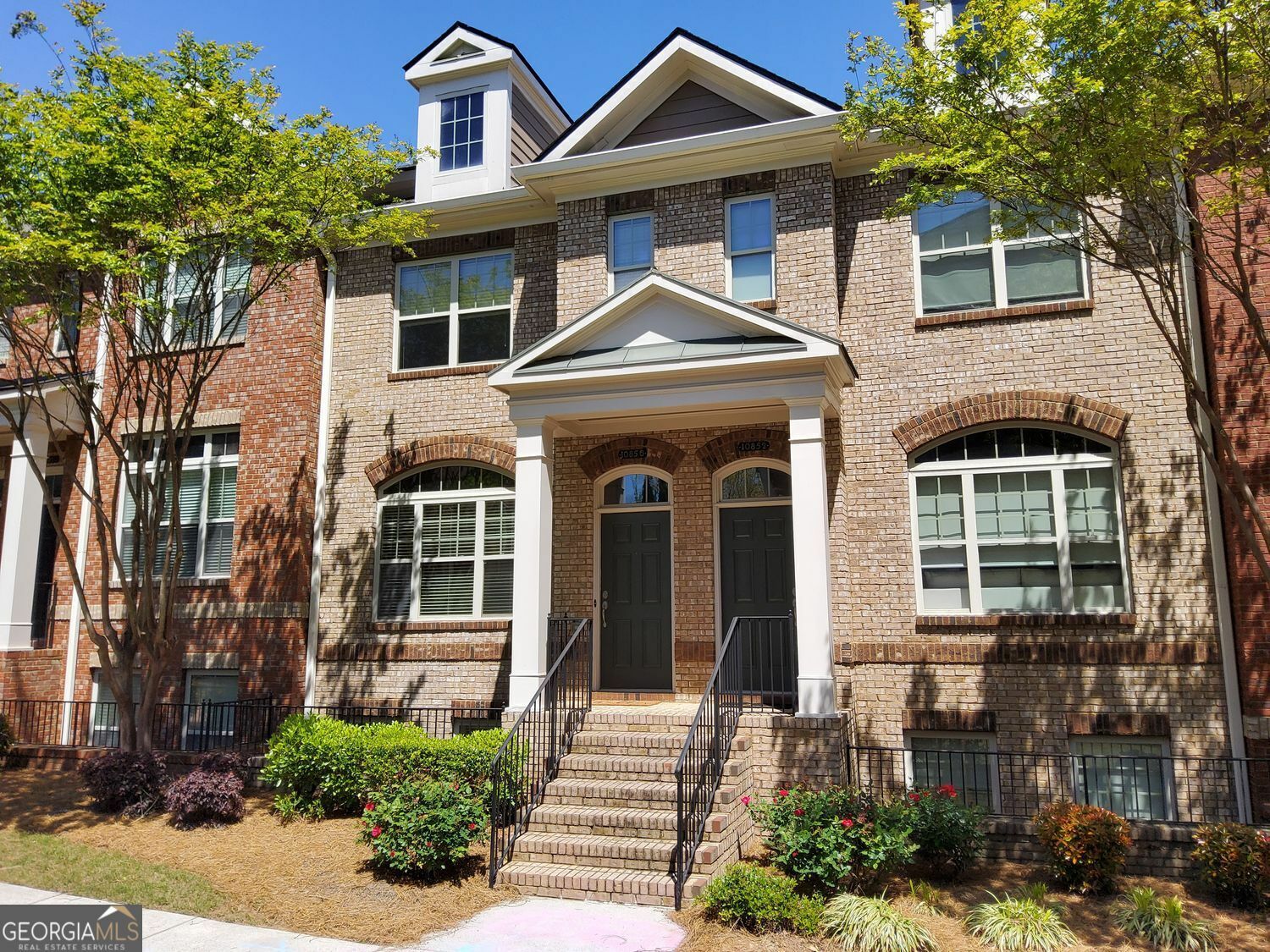 Property Photo: 10856 Ellicot Way GA 30022