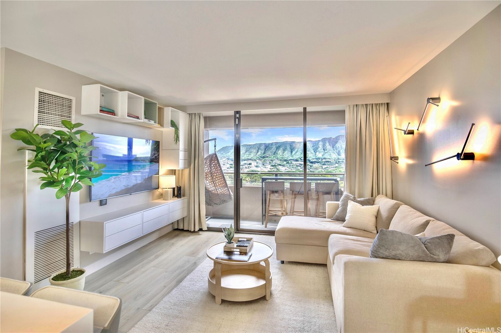 Property Photo:  229 Paoakalani Avenue 1513  HI 96815 