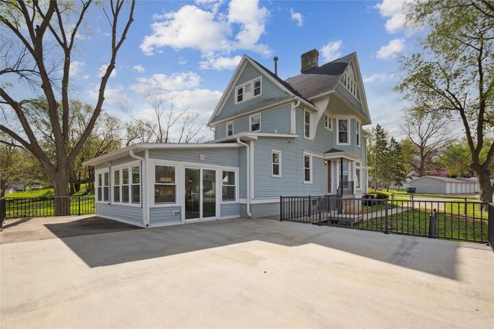 Property Photo: 218 E Howard Street IA 50054