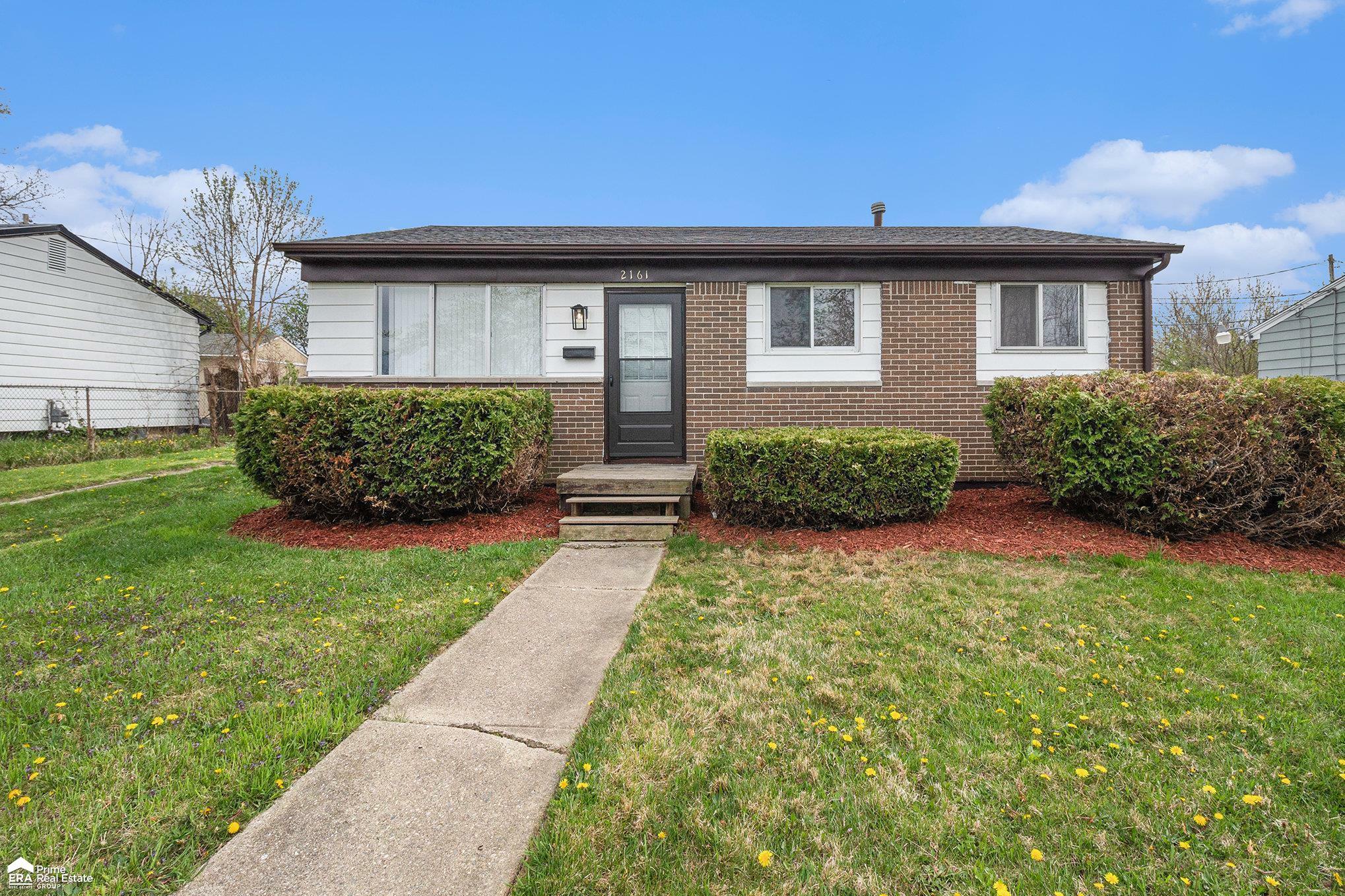 Property Photo: 2161 Flamingo Drive MI 48458-2633