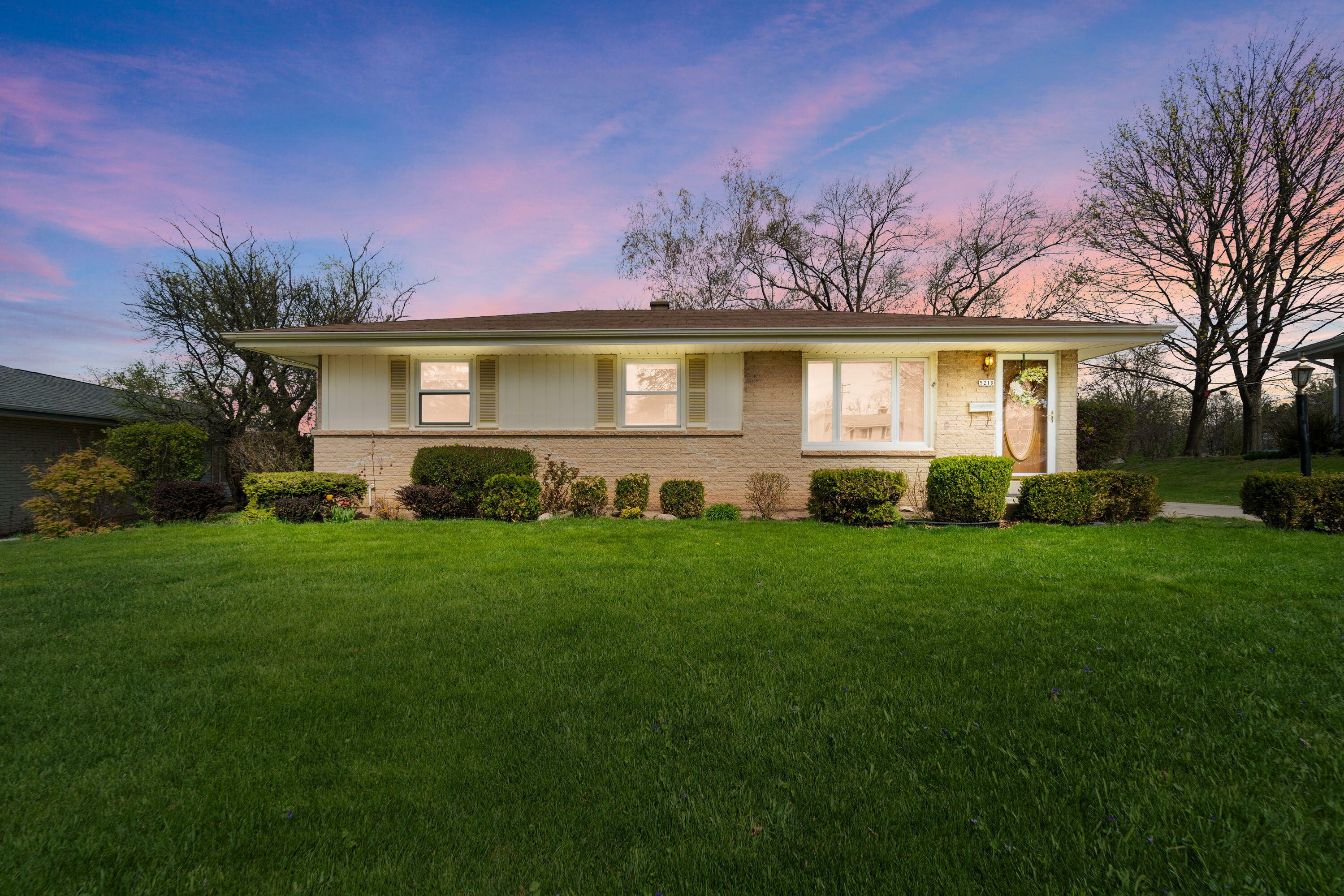5219 Millshire Rd  Greendale WI 53129 photo