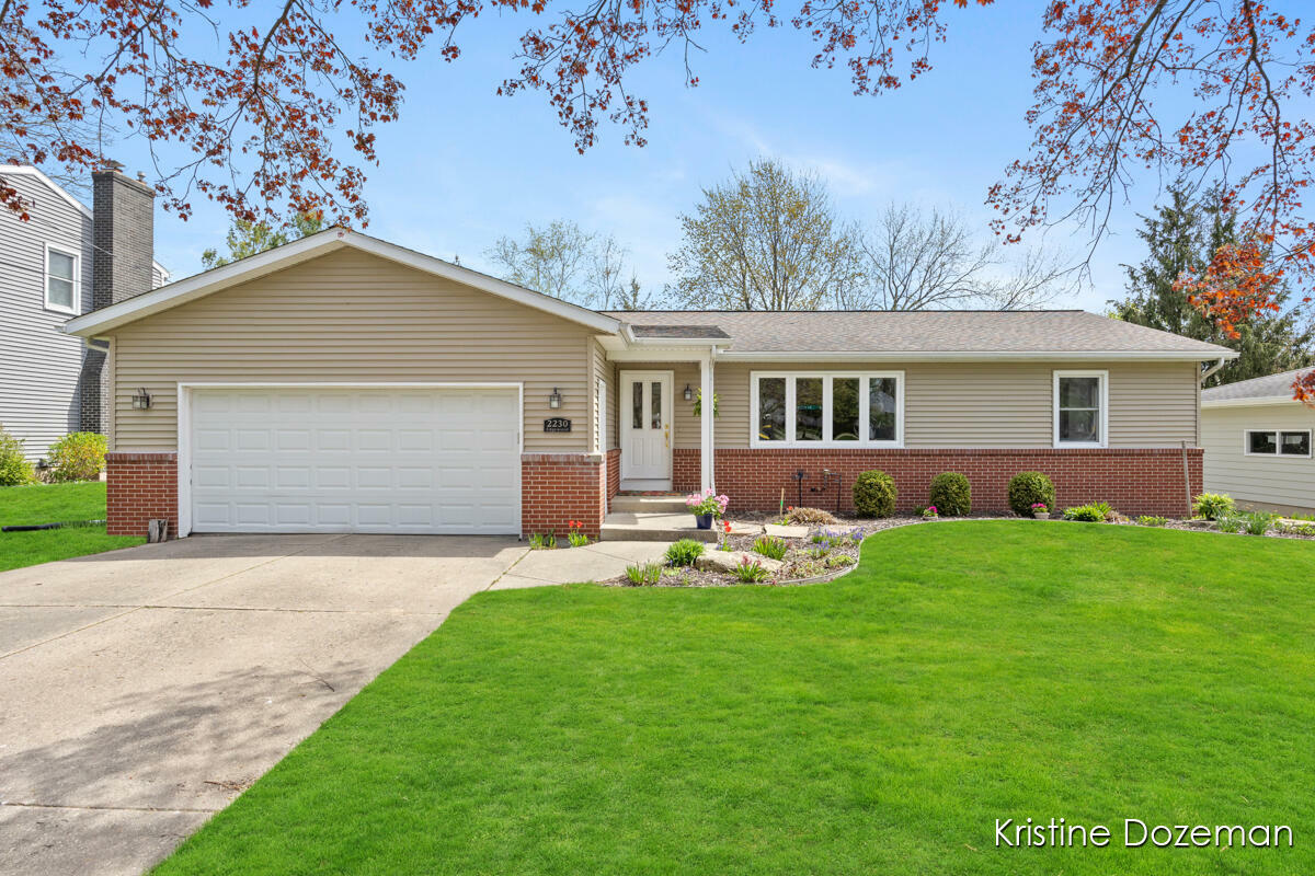 Property Photo: 2230 Edgewood Avenue SE MI 49546