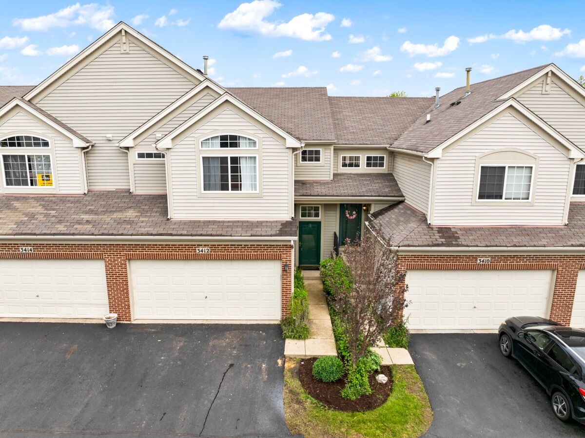 Property Photo:  3412 Blue Ridge Drive  IL 60110 