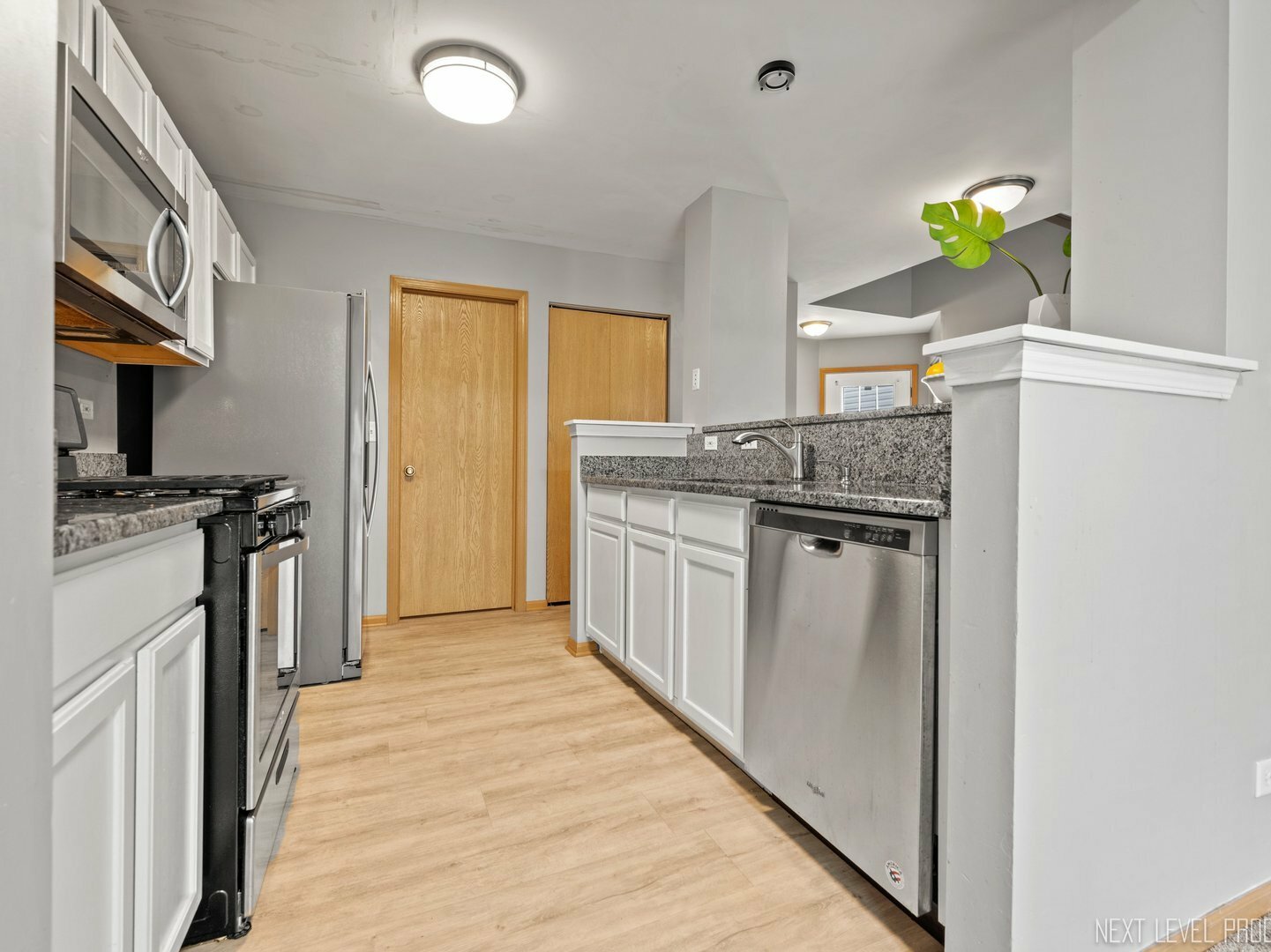 Property Photo: 2361 Stoughton Circle IL 60502