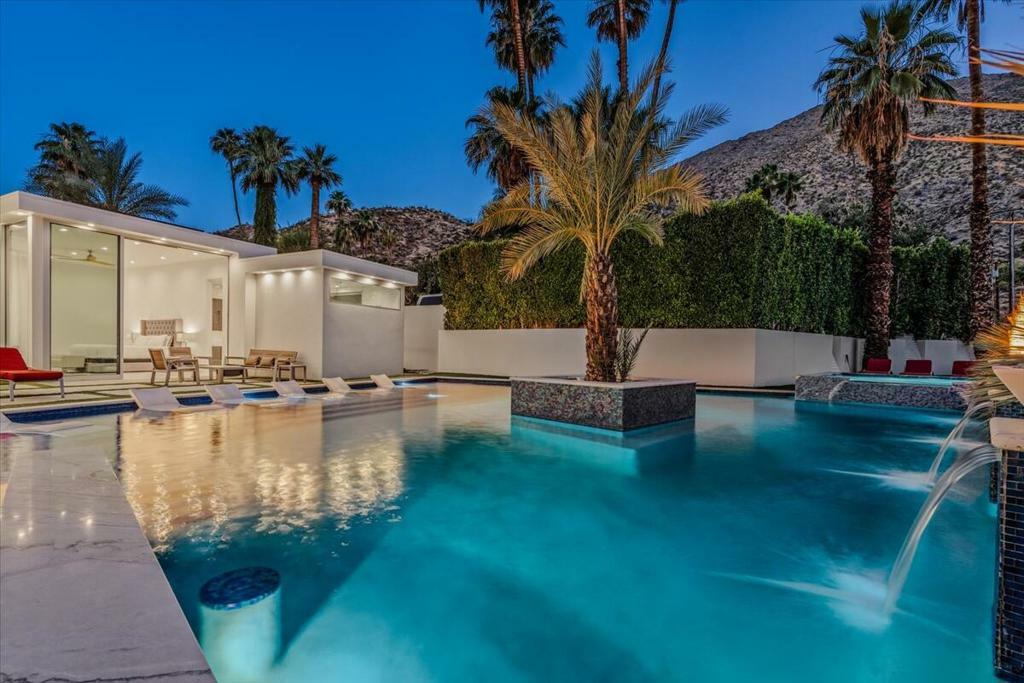 Property Photo: 350 W El Portal CA 92264
