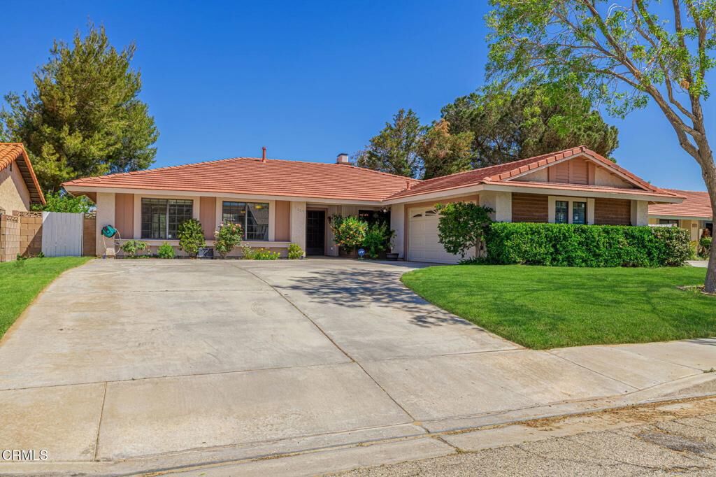 Property Photo: 3853 Avenue K6 CA 93536