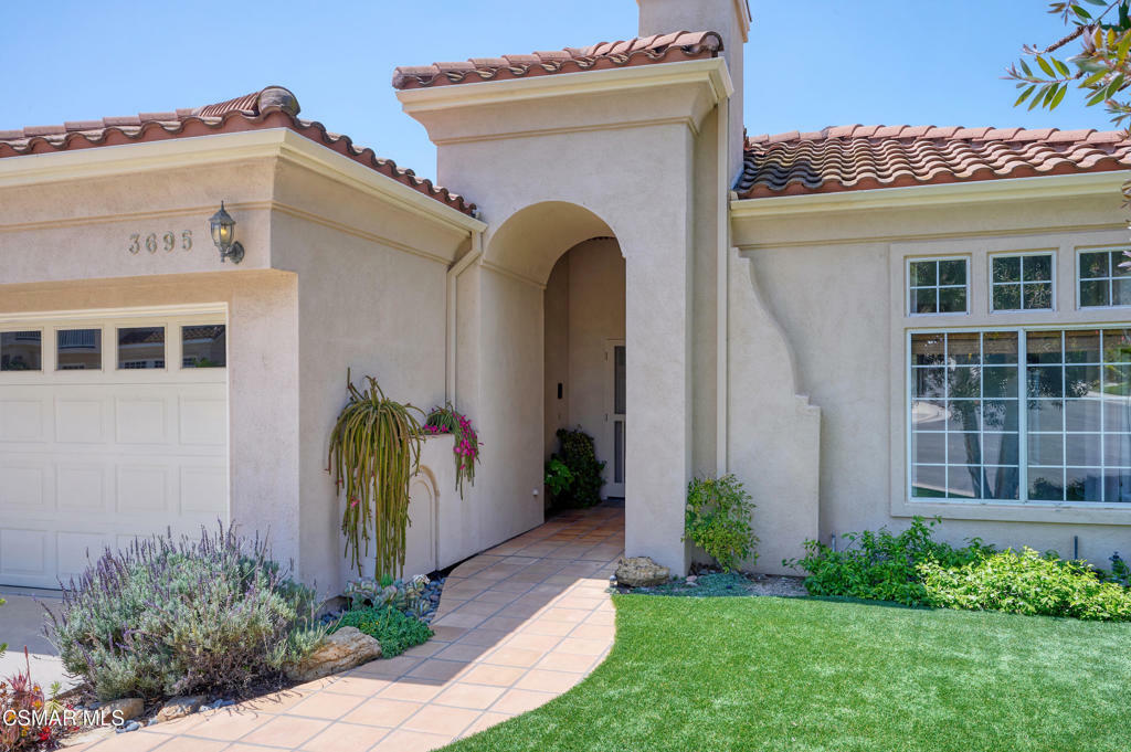 Property Photo: 3695 Mapleknoll Place CA 91362