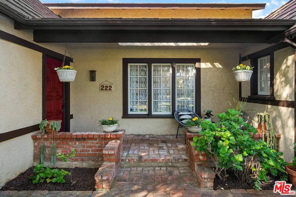 Property Photo: 222 17th Street CA 90402