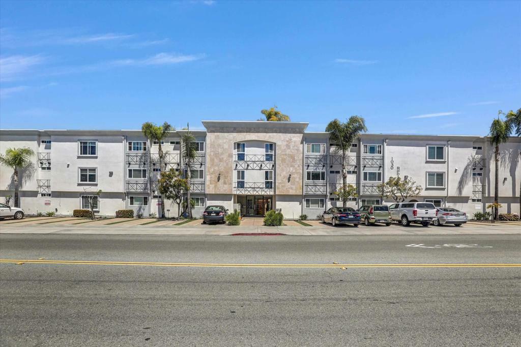 Property Photo: 1030 Robinson Avenue 204 CA 92103
