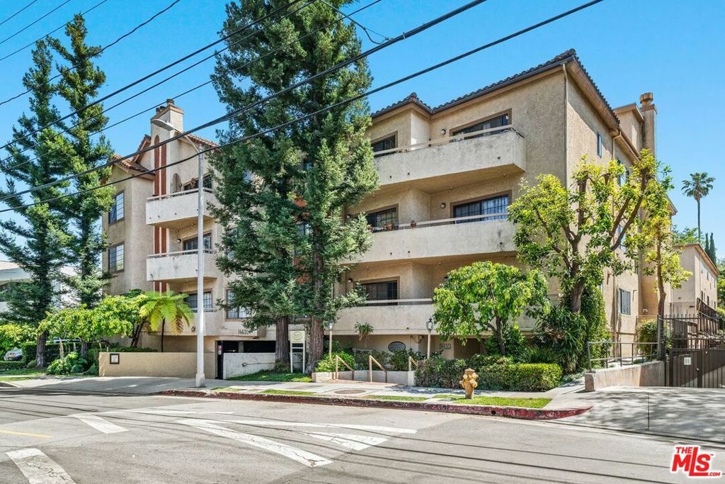 14630 Dickens Street 210  Sherman Oaks CA 91403 photo