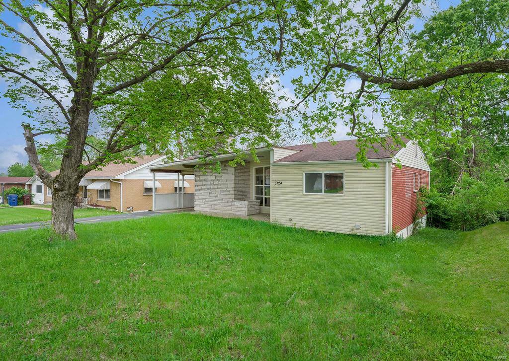 Property Photo: 5124 Rockingham Drive MO 63121