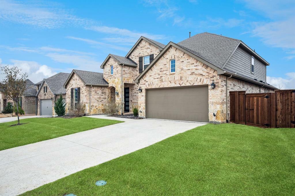 Property Photo: 2089 Cloverfern Way TX 76052