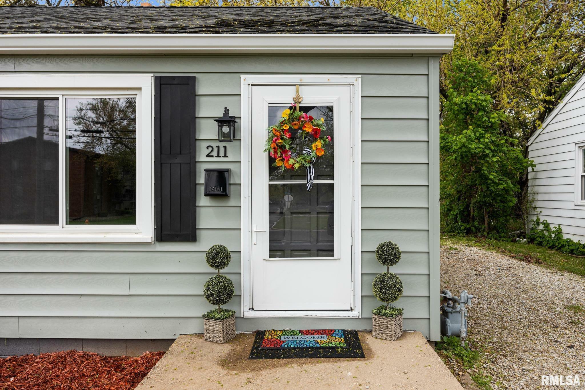 Property Photo: 211 E Lake Avenue IL 61614
