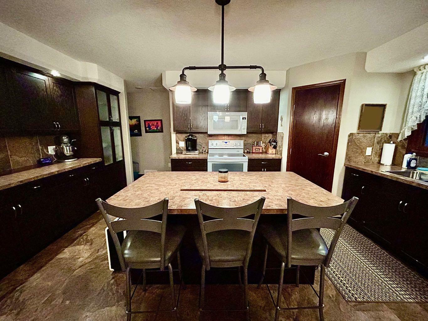 Property Photo: 402 5 Avenue E AB T0J 2J0