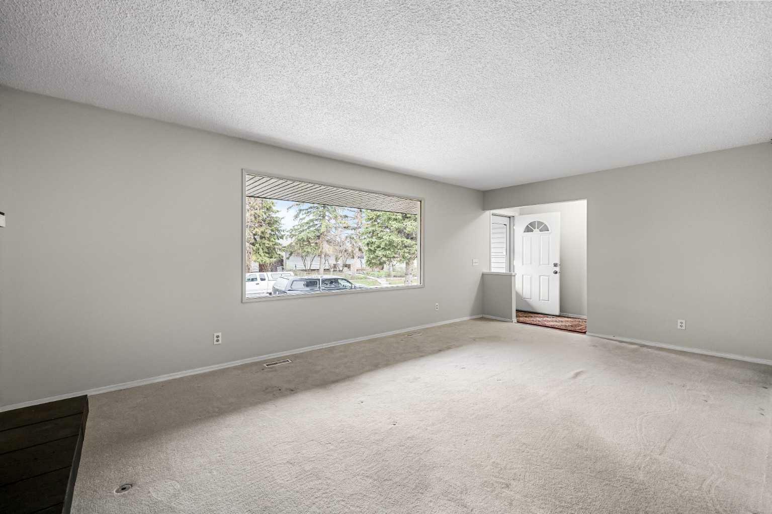 Property Photo: 635 Penbrooke Road SE AB T2A 3S9