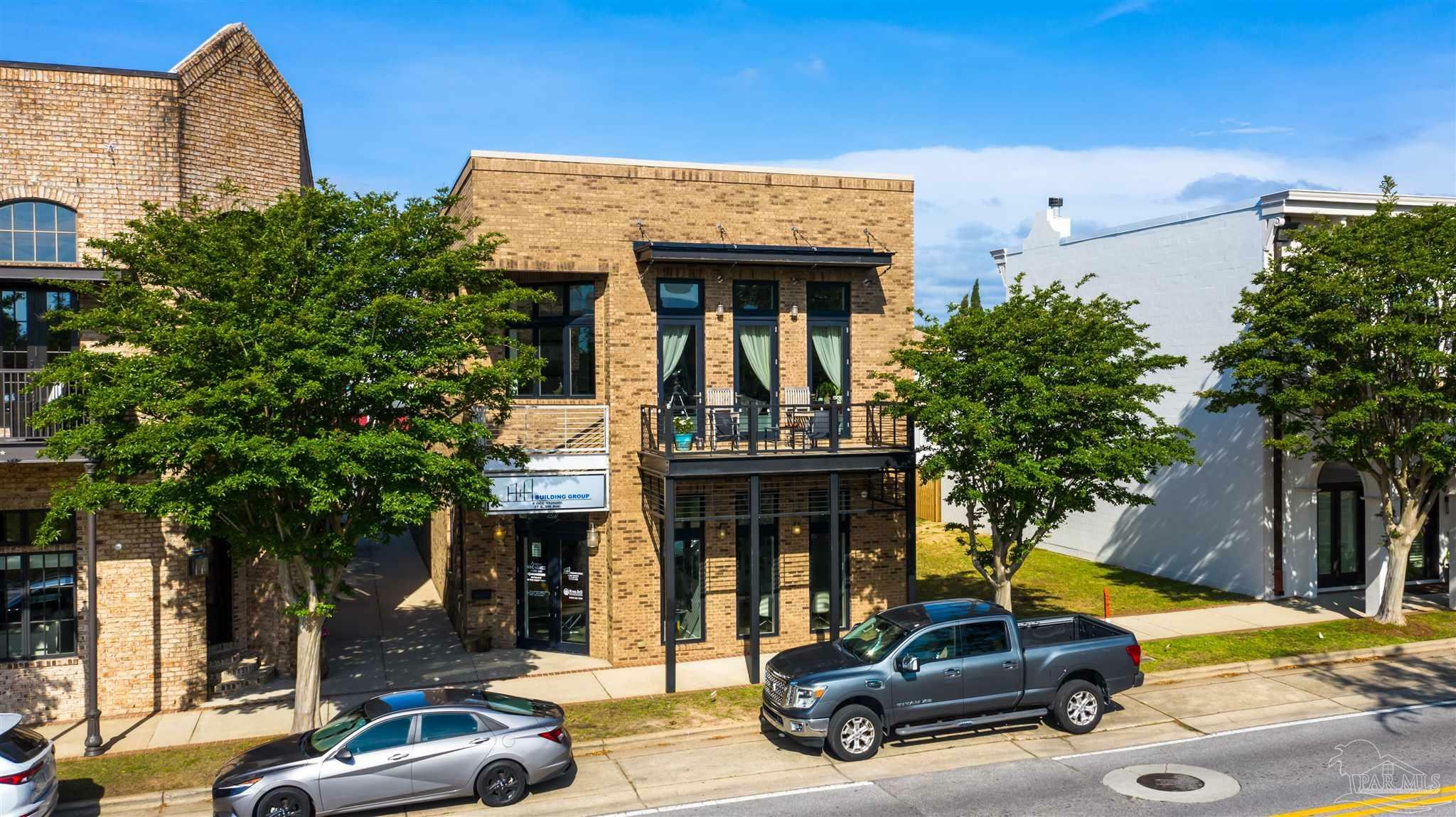 Property Photo: 27 S 9th Ave FL 32502