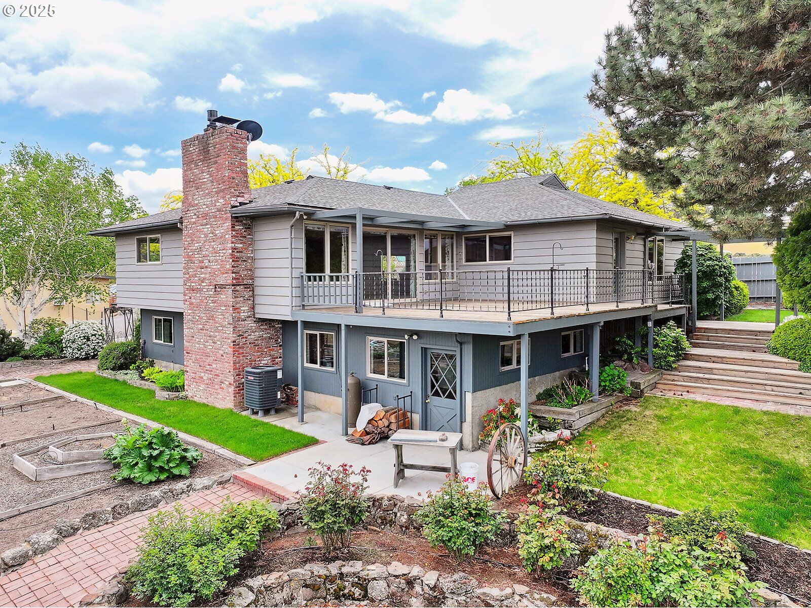 Property Photo: 412 Lloyd Ave OR 97037