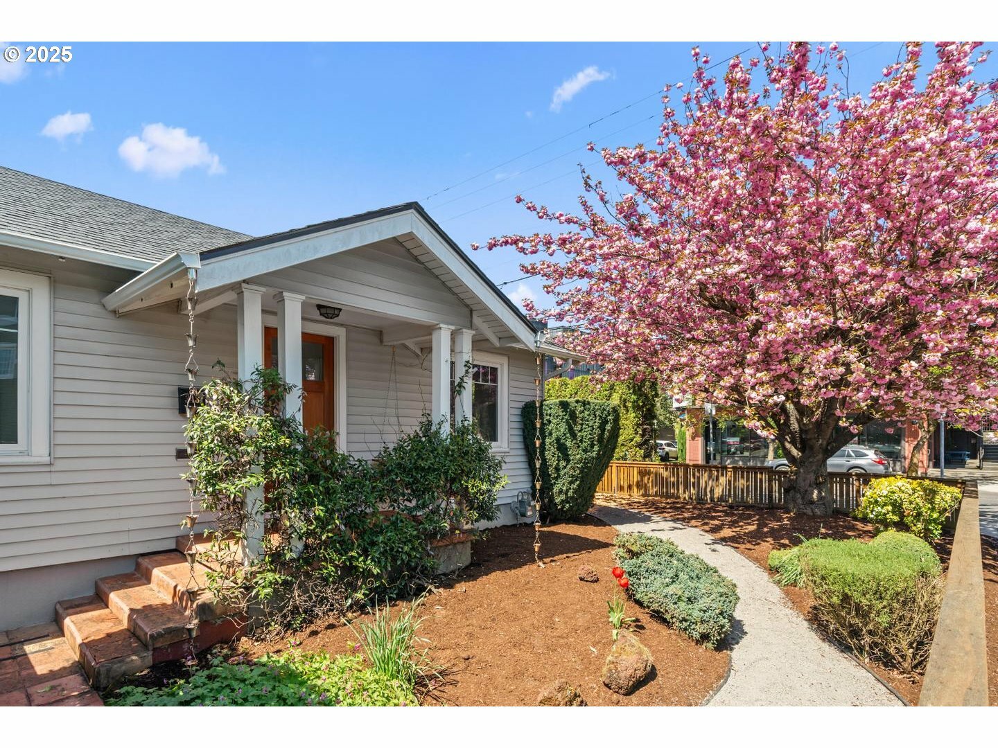 Property Photo: 3437 NE 46th Ave OR 97213