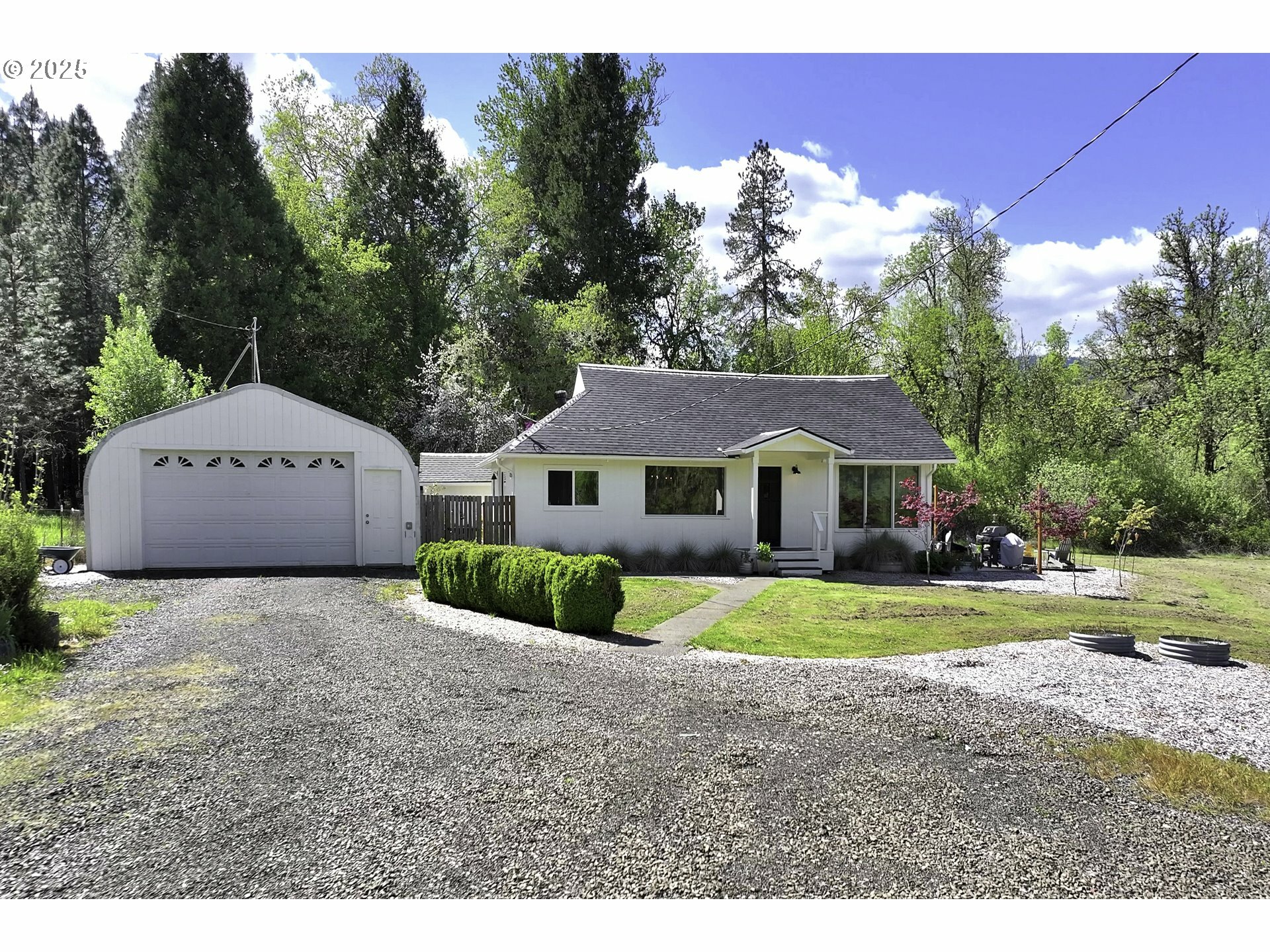 Property Photo: 608 Flournoy Valley Rd OR 97471