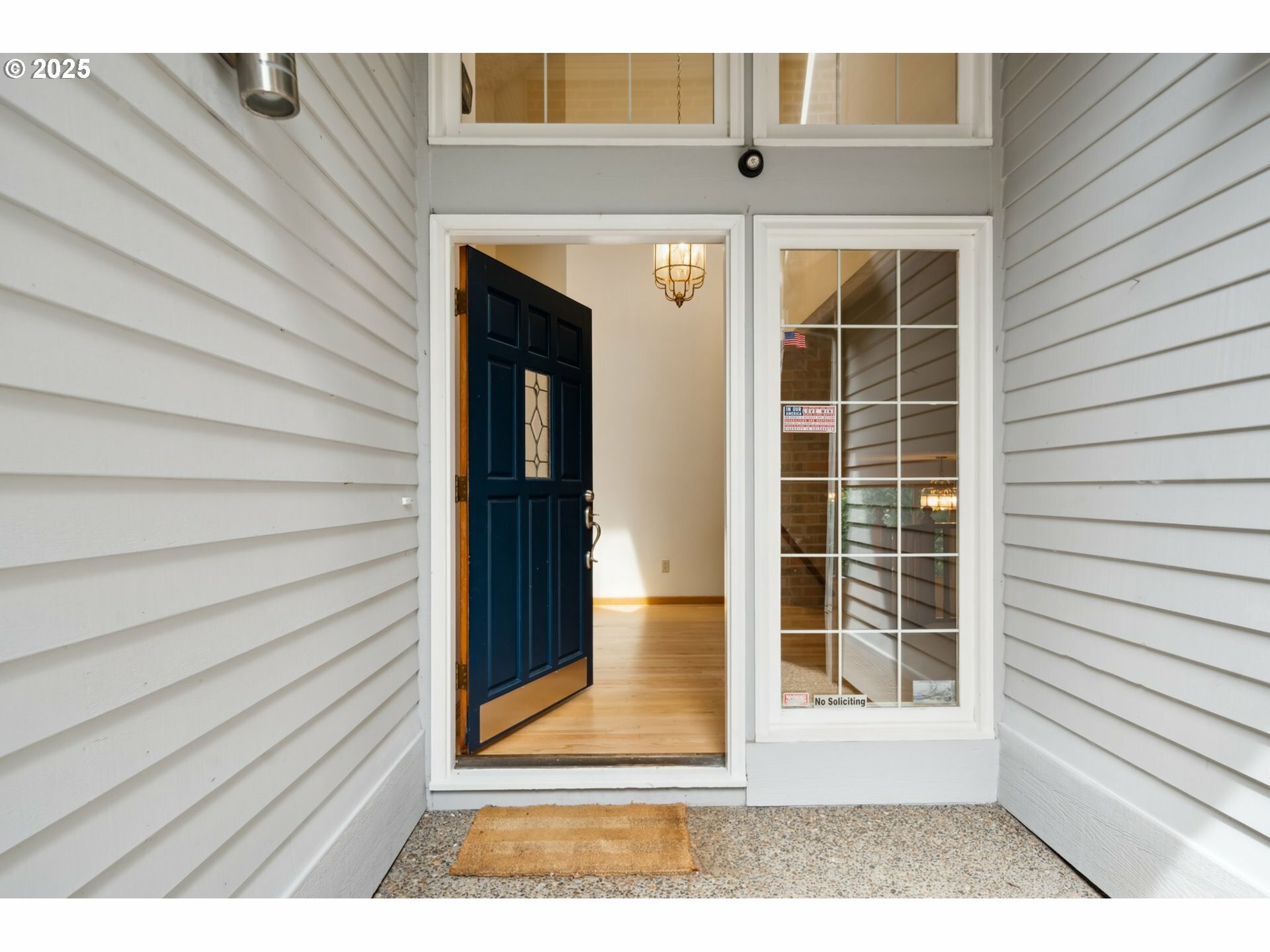 Property Photo: 6121 SW Orchid Dr OR 97219