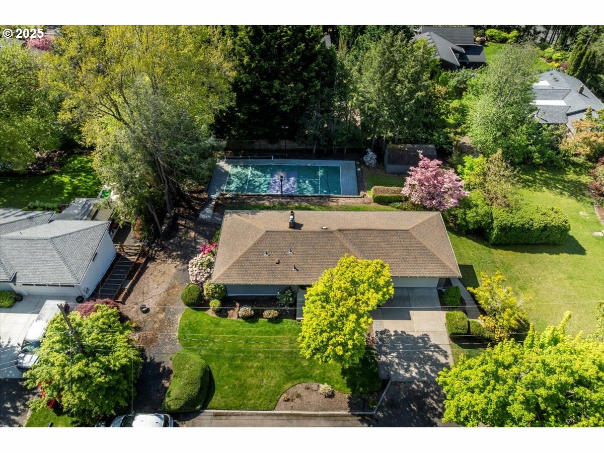 Property Photo: 10620 NW Walters Ln OR 97229