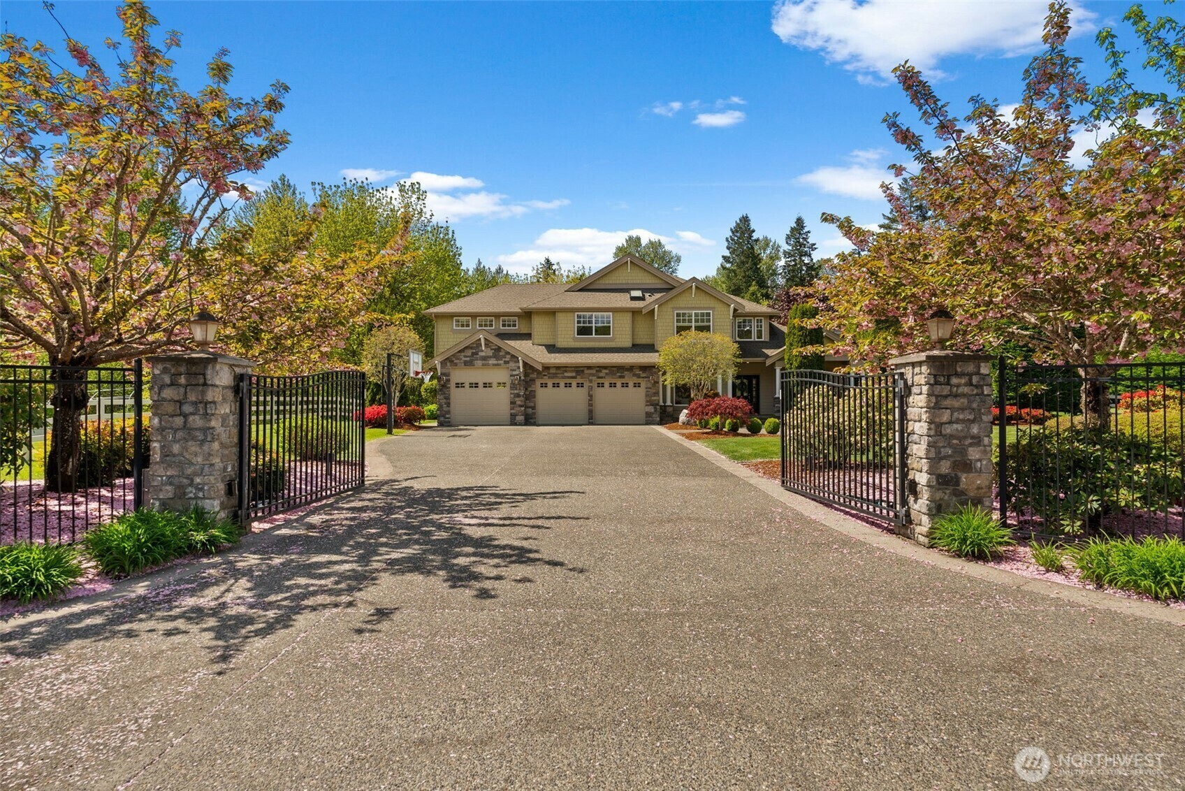 Property Photo: 21011 135th Place SE WA 98042