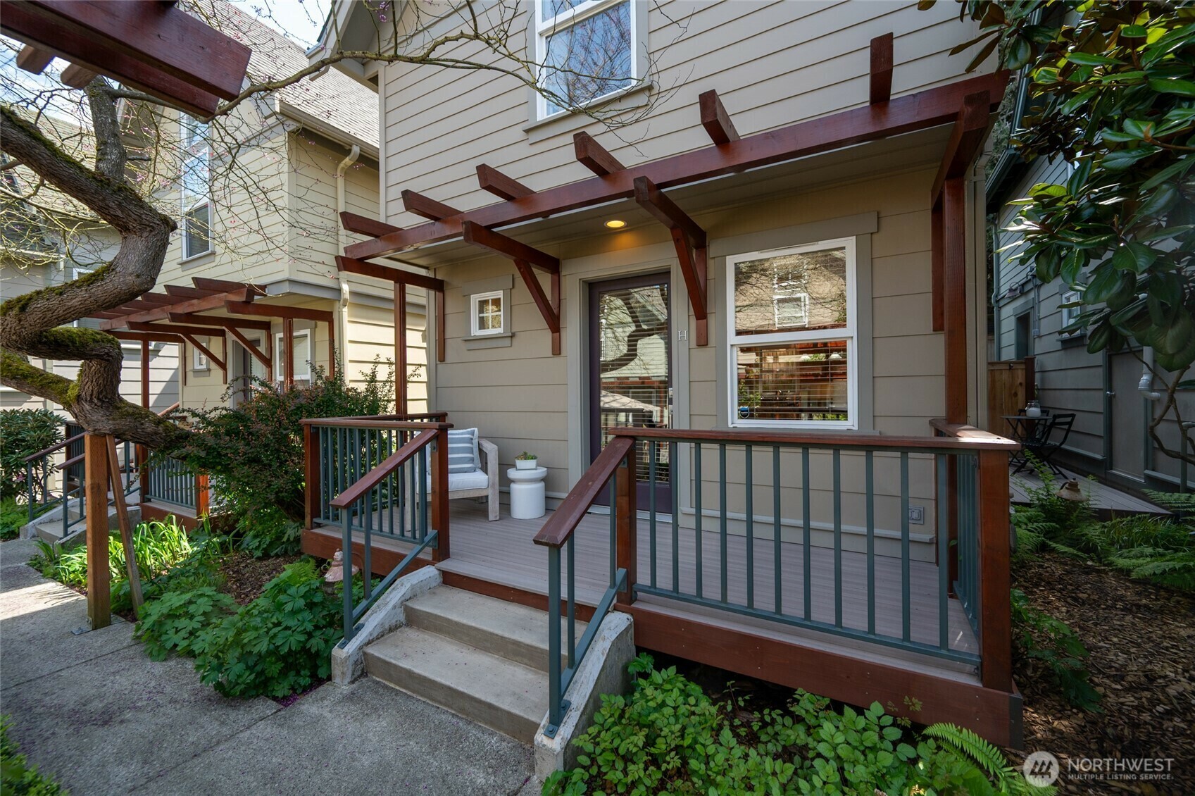 Property Photo: 6318 5th Avenue NE H WA 98115