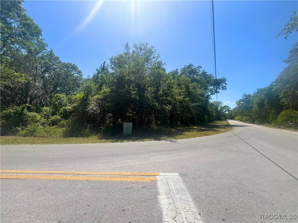 Property Photo: 6610 N Shorewood Drive FL 34442