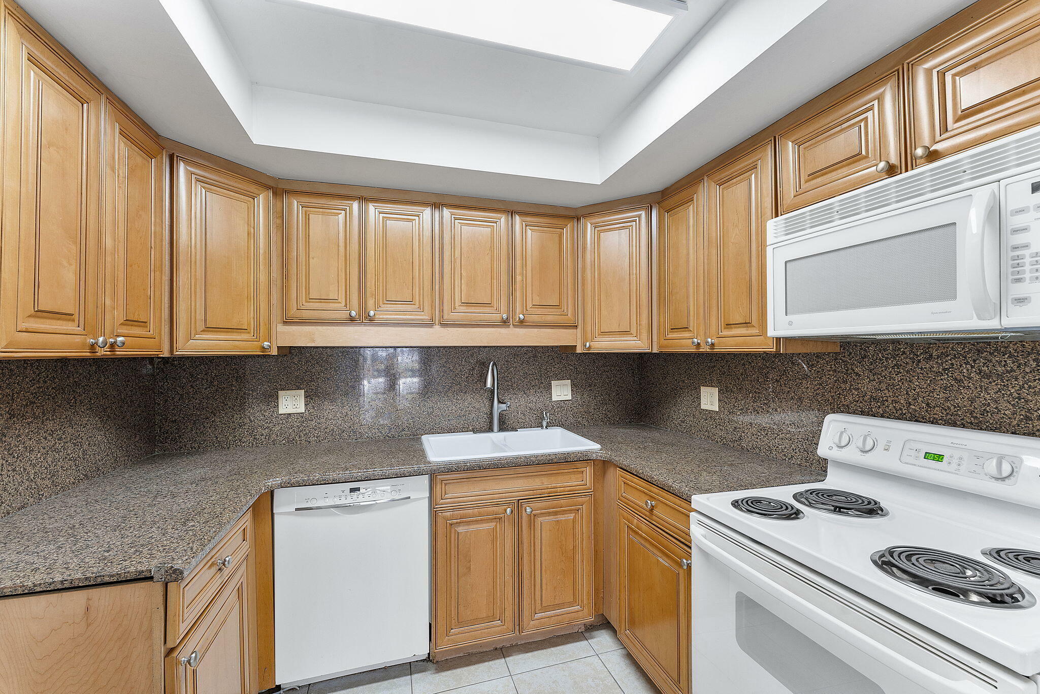 Property Photo: 510 Lake Shore Drive 21 FL 33403
