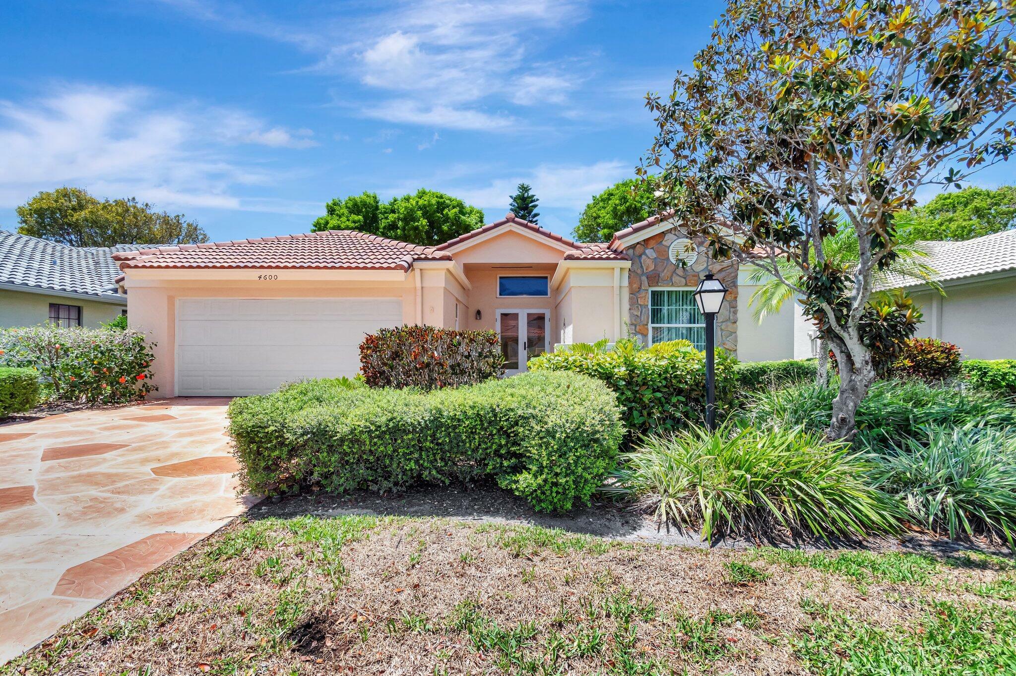 Property Photo: 4600 E Catamaran Circle FL 33436