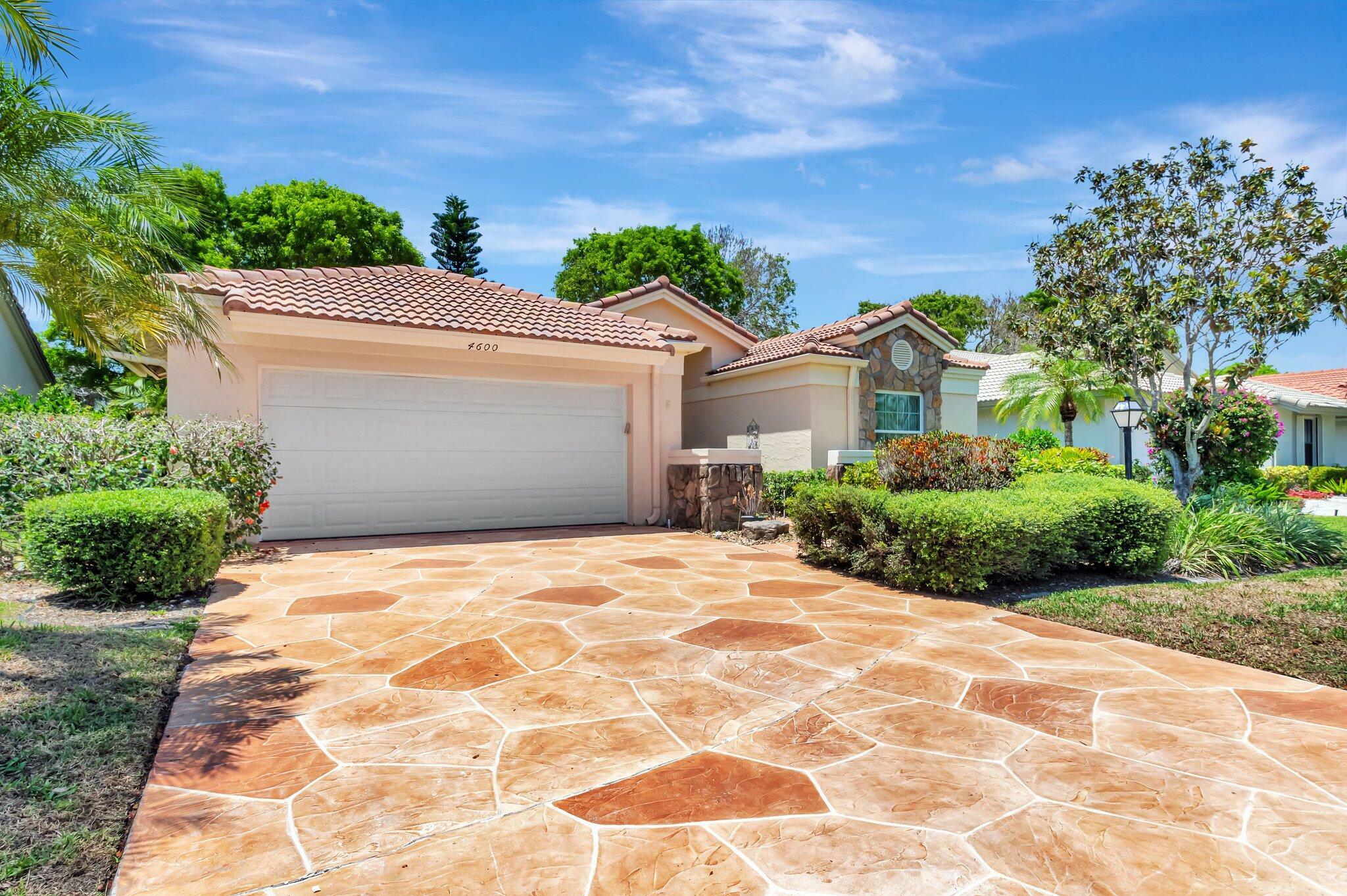 Property Photo: 4600 E Catamaran Circle FL 33436