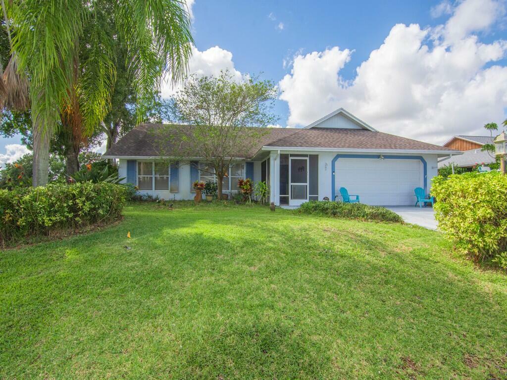 Property Photo: 742 SE Whitmore Drive FL 34984