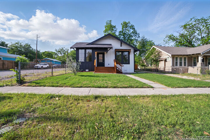 Property Photo: 727 Hammond TX 78210