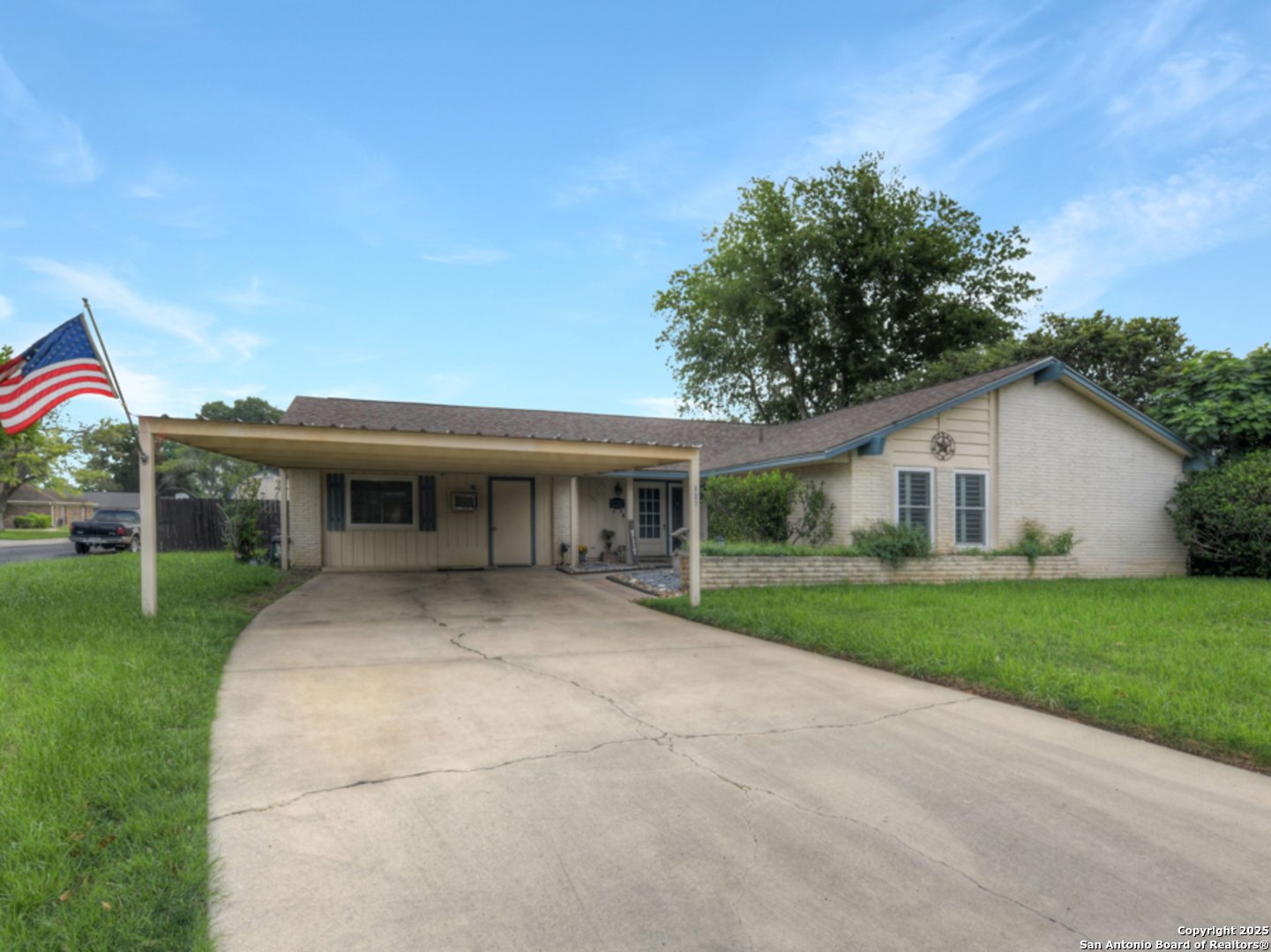 Property Photo: 121 Meadow TX 78154