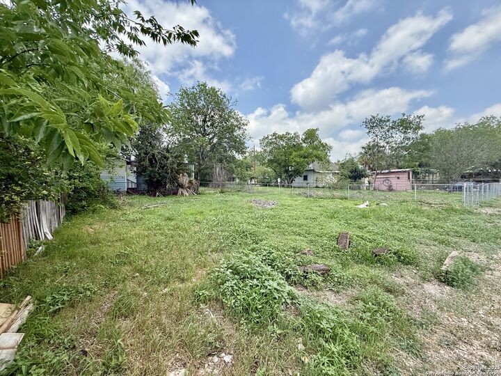 Property Photo: 117 Gravel St TX 78203