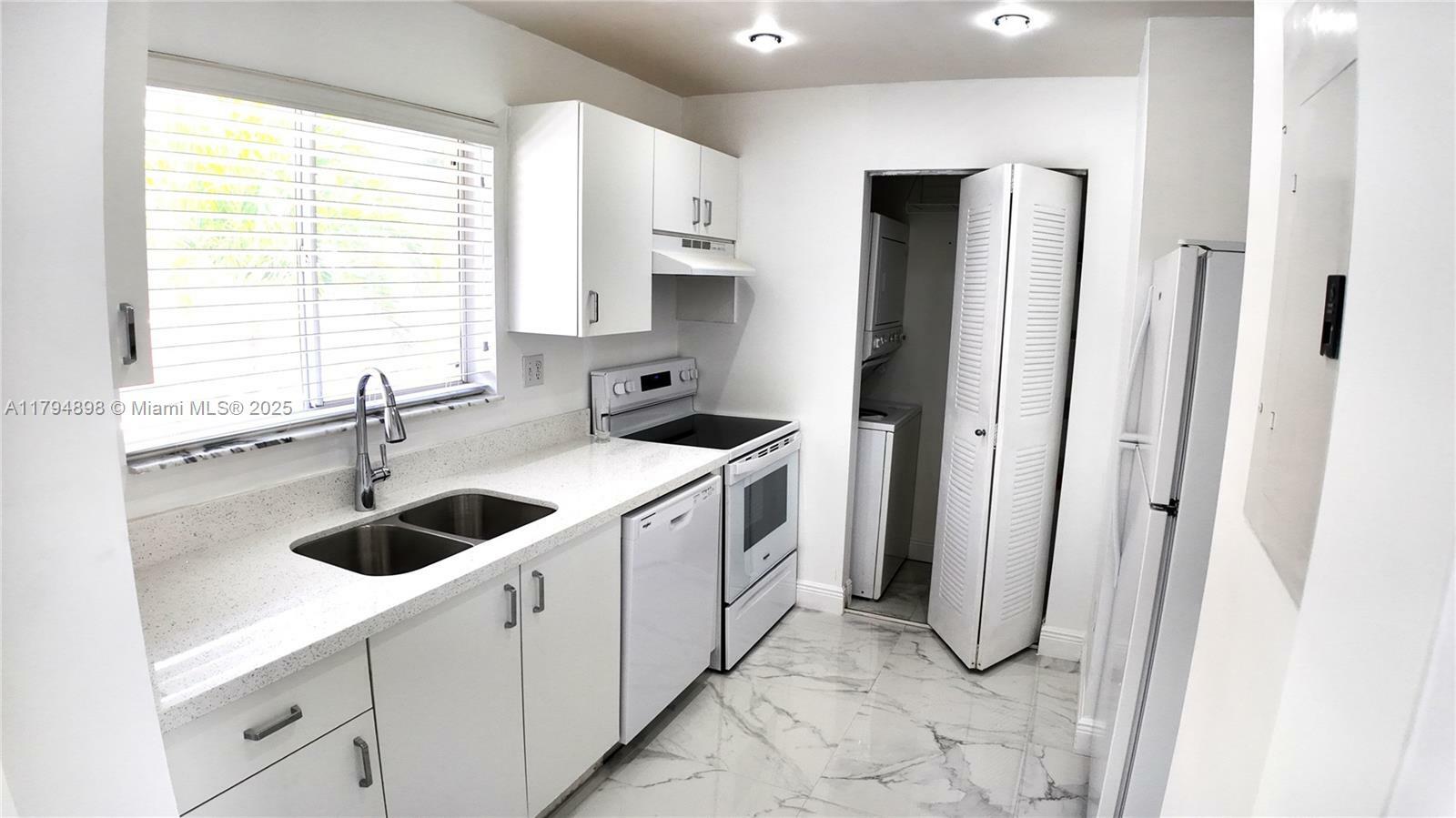 Property Photo: 14905 SW 80th St 211 FL 33193