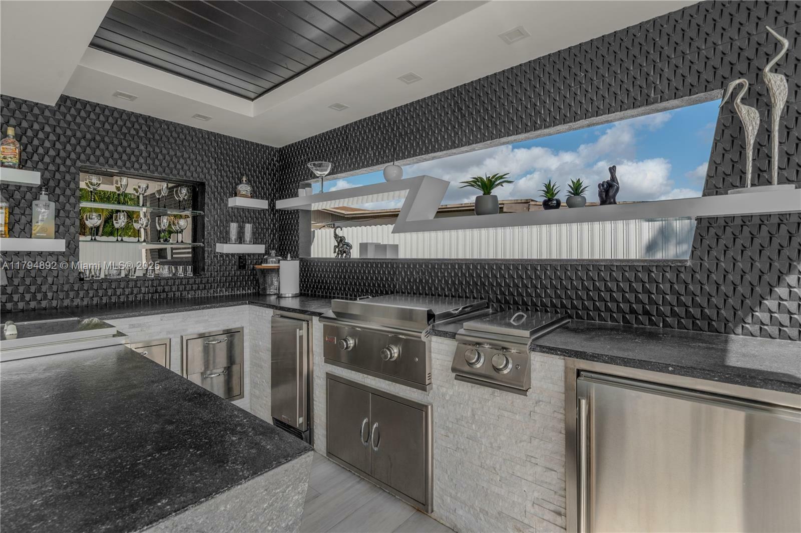 Property Photo:  2901 Village Green Dr  FL 33175 