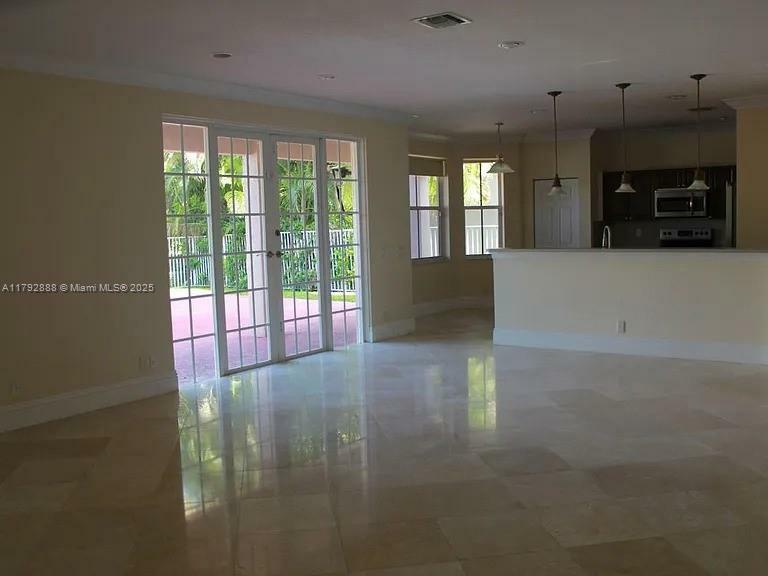 Property Photo: 947 Nandina Dr 3890 FL 33327