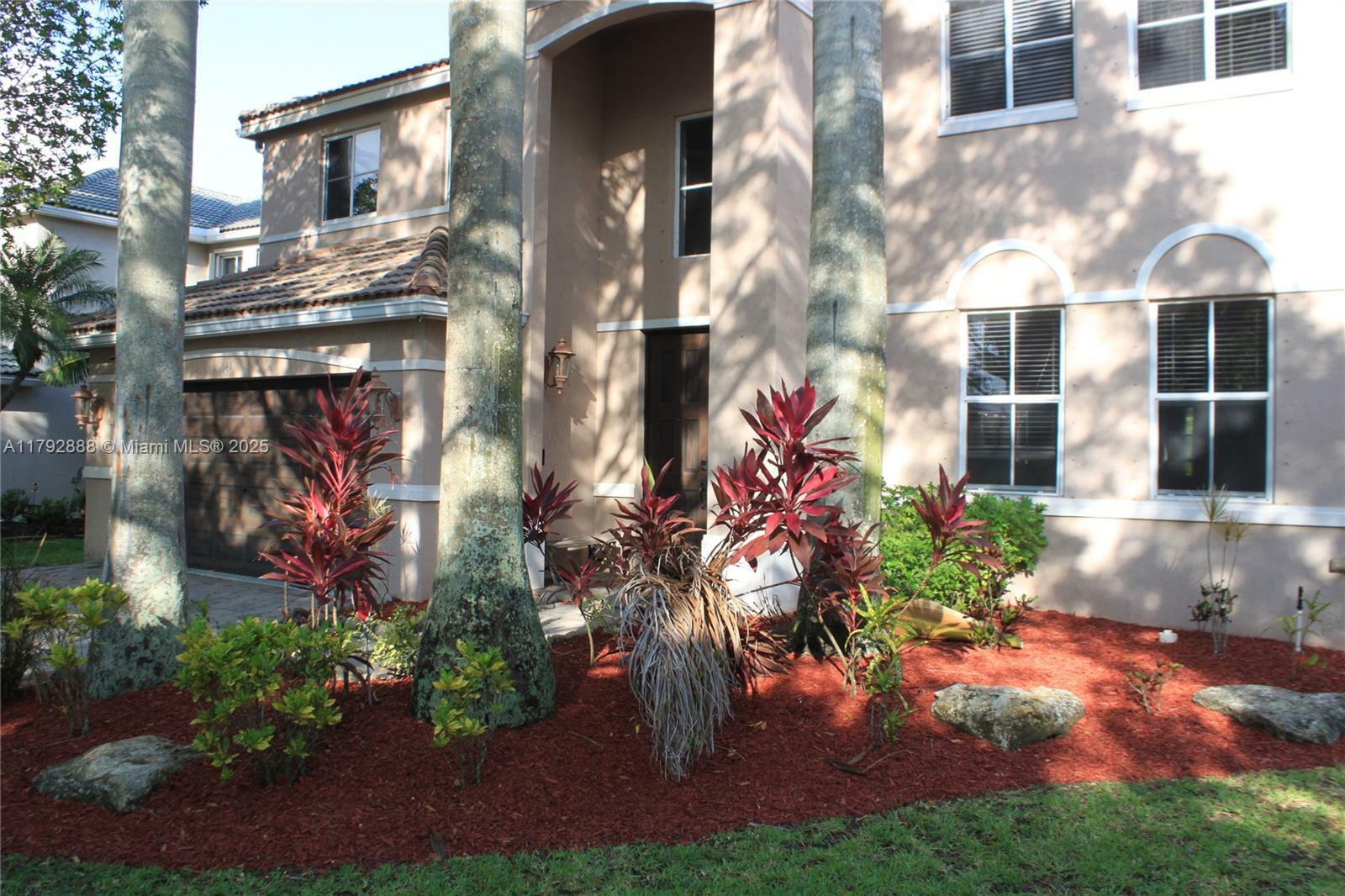 Property Photo: 947 Nandina Dr 3890 FL 33327