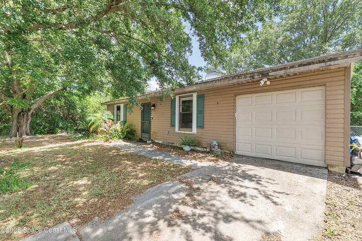 Property Photo:  1658 Colorado Street SE  FL 32909 