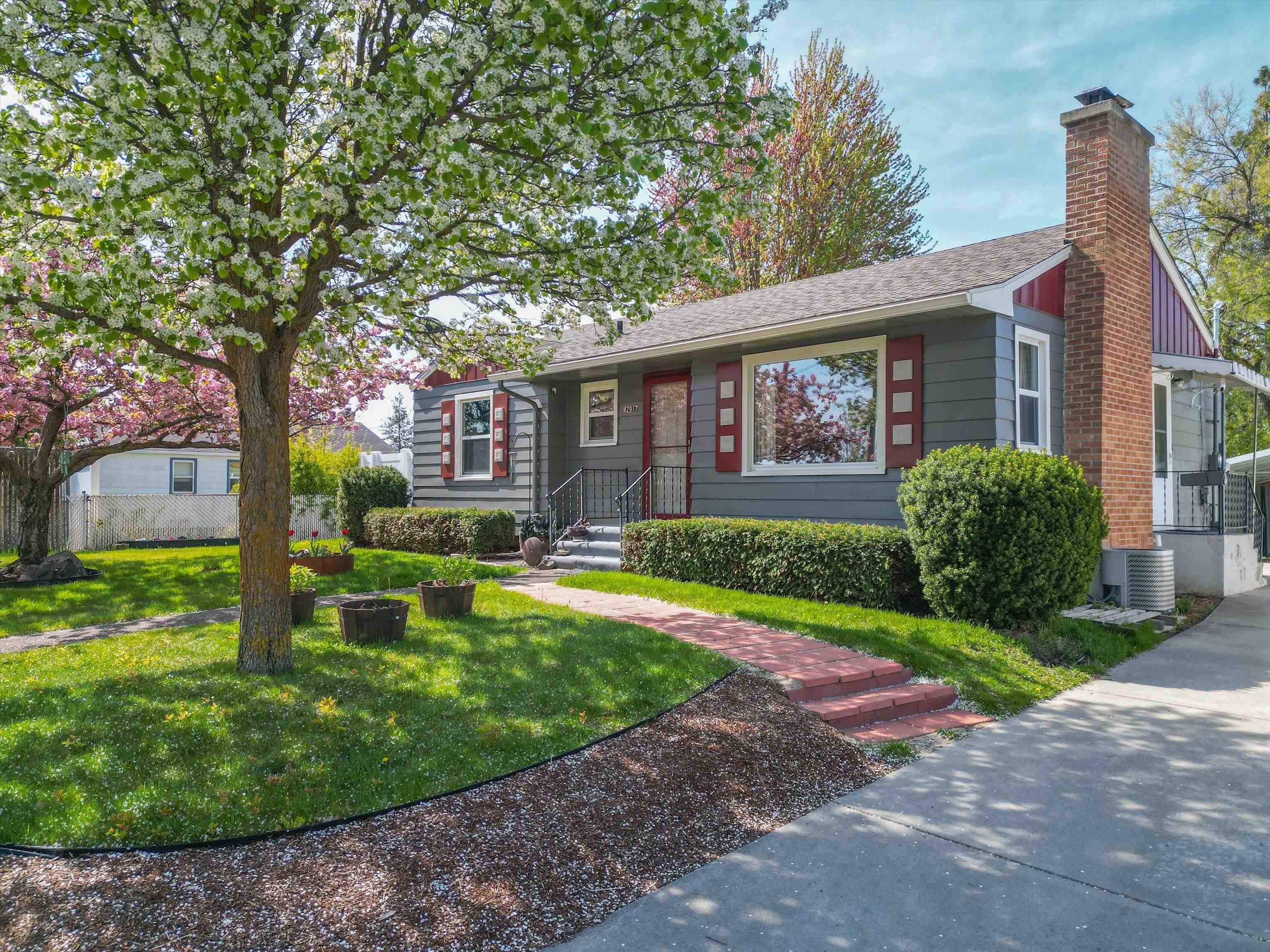Property Photo: 2917 W Sanson Ave WA 99205