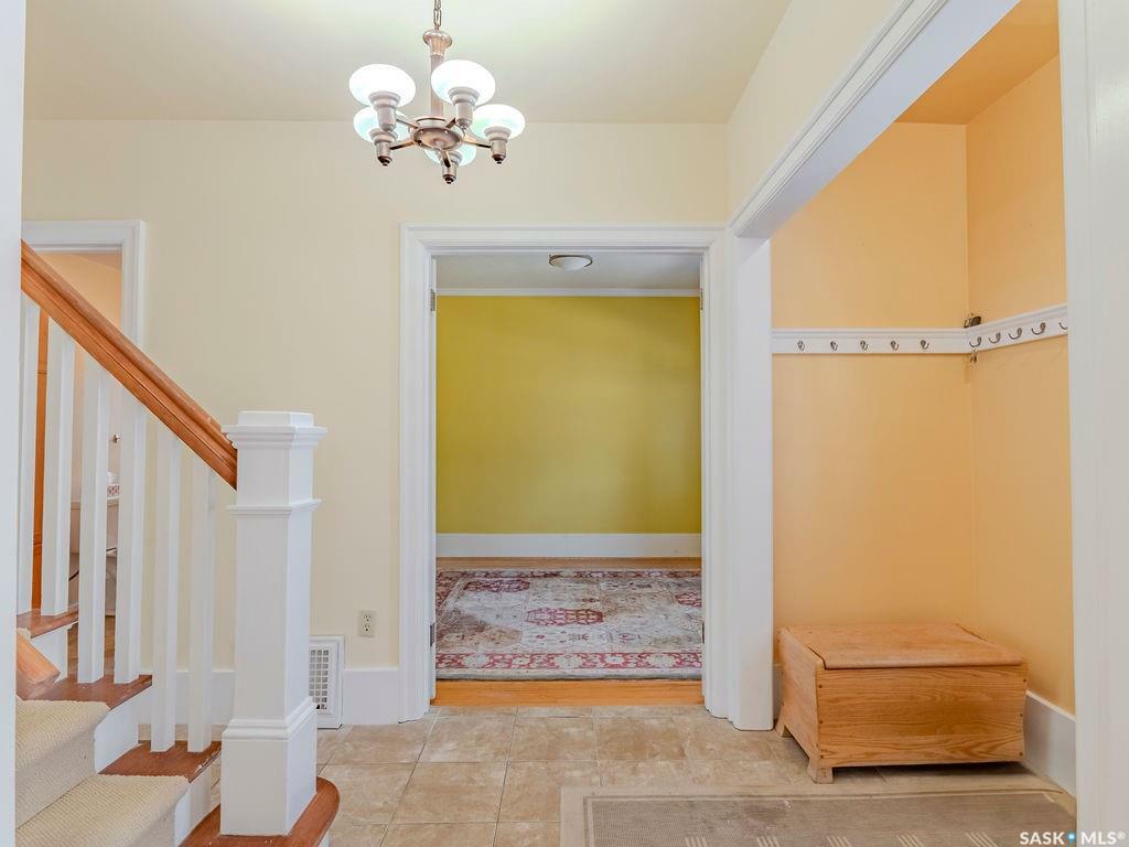 Property Photo: 719 9th Avenue N SK S7K 2Y8